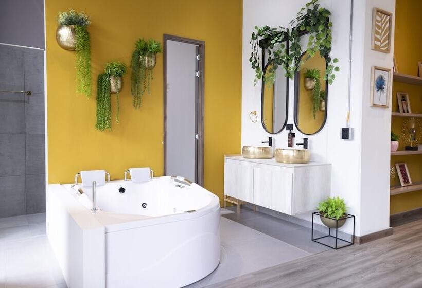 Royal Living Poblado