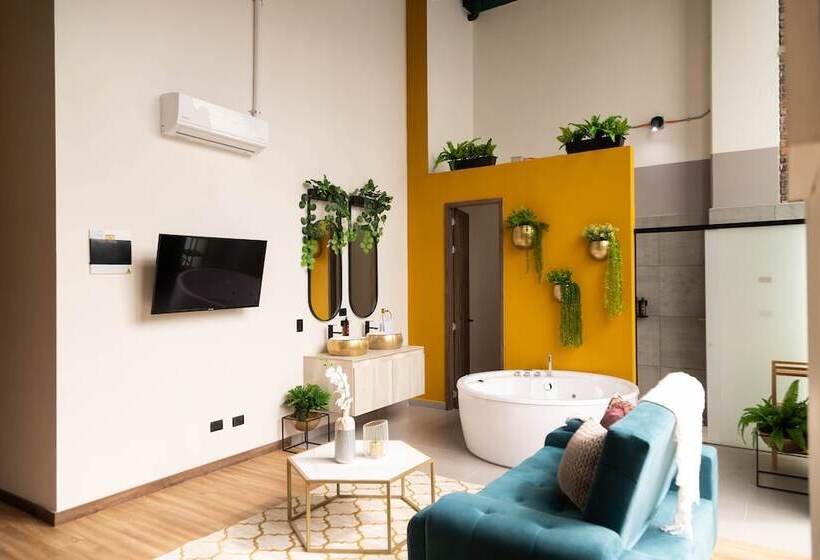 Royal Living Poblado