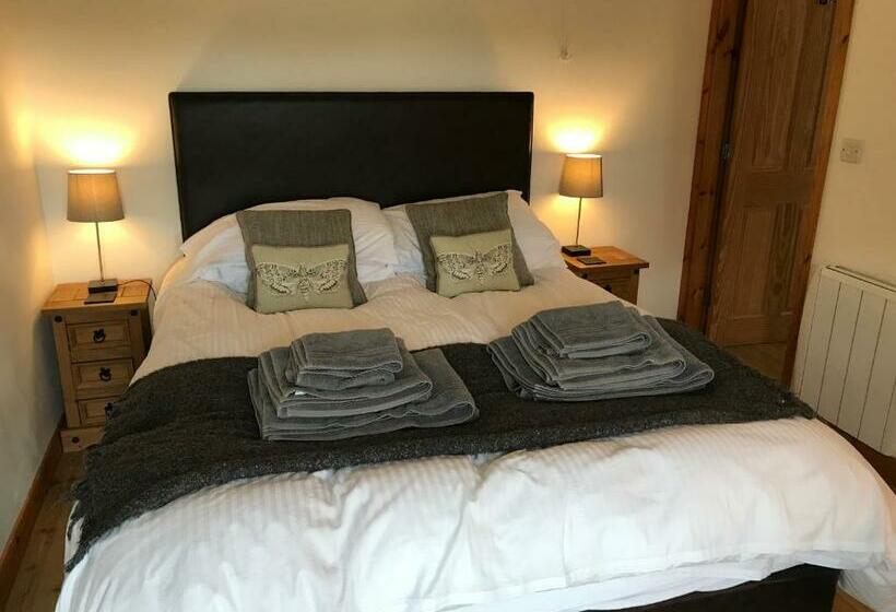 The Stables And Granary At Shawbroom Farm