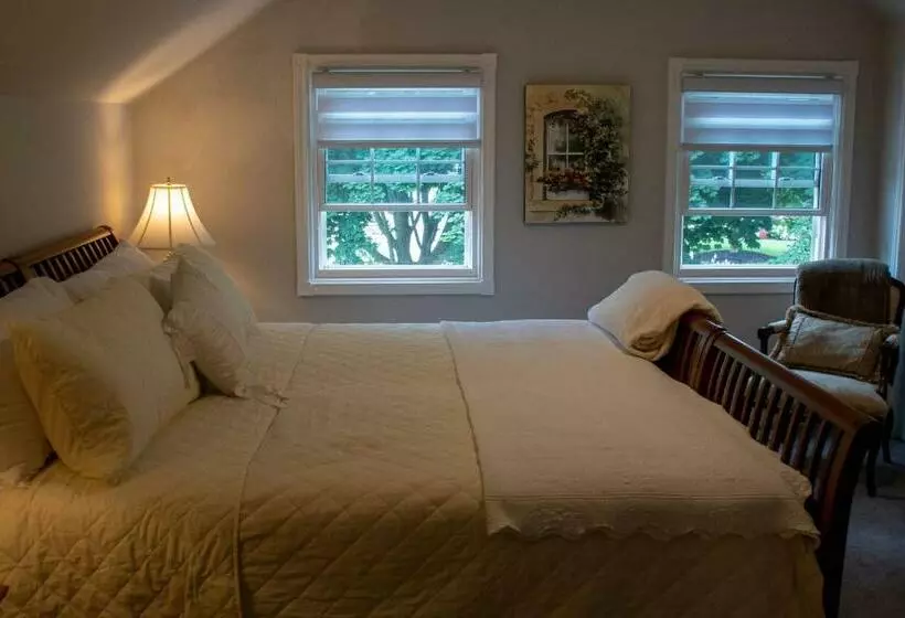 تختخواب و صبحانه Upper Canada Coach House