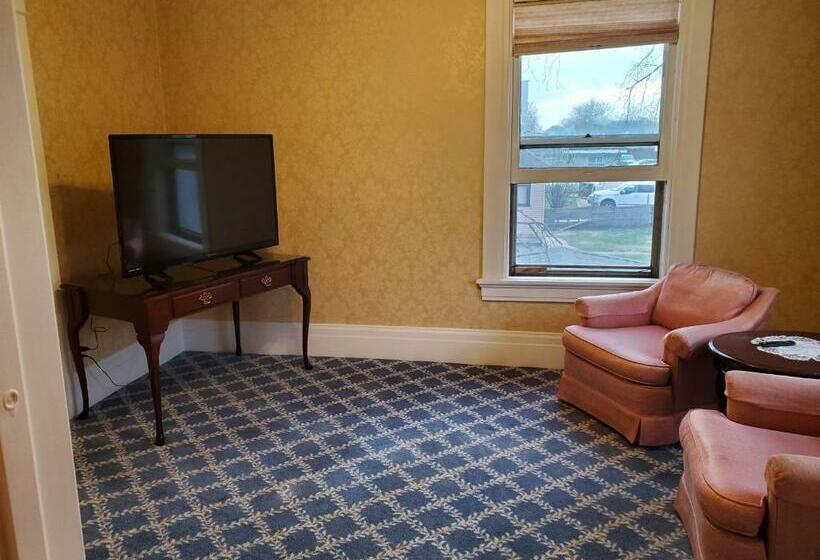 The Weis Mansion Bed And Breakfast