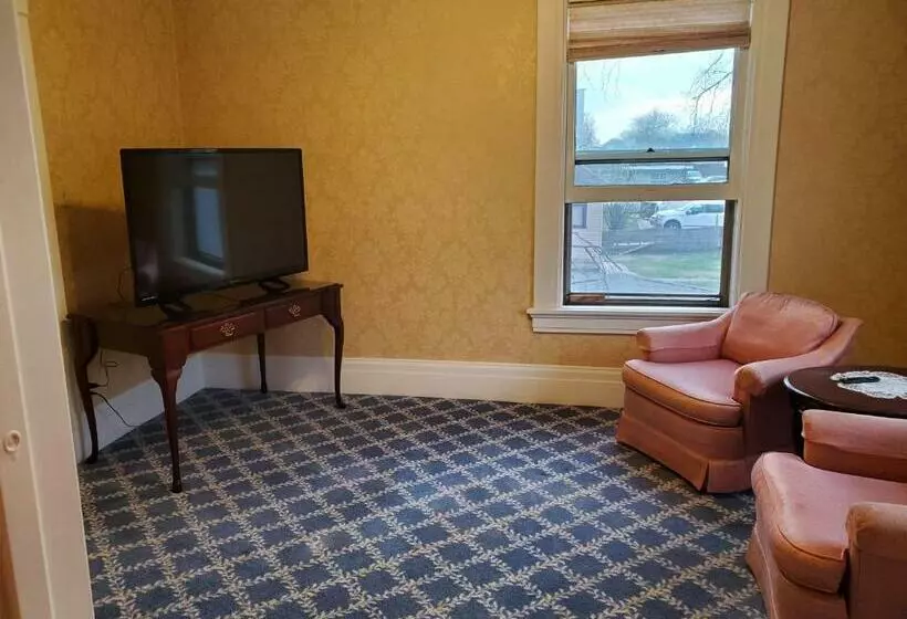 The Weis Mansion Bed And Breakfast