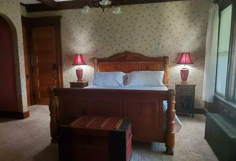 The Weis Mansion Bed And Breakfast