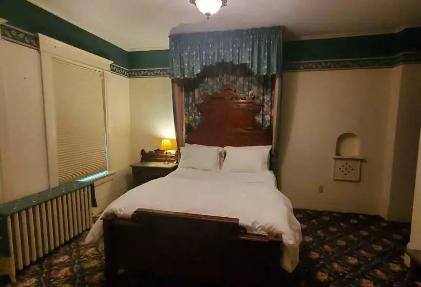 The Weis Mansion Bed And Breakfast