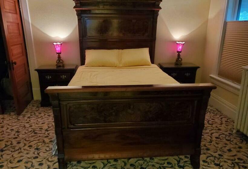 The Weis Mansion Bed And Breakfast