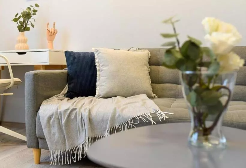 Thunderstorm Spacious 2br Apt At Piata Romana