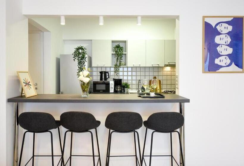 Thunderstorm   Spacious 2br Apt At Piata Romana