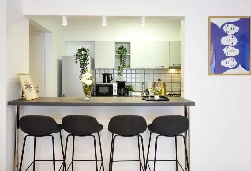 Thunderstorm Spacious 2br Apt At Piata Romana