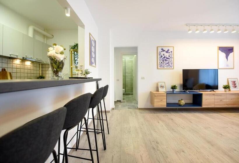 Thunderstorm   Spacious 2br Apt At Piata Romana