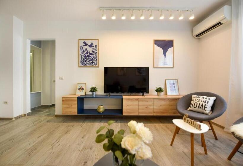 Thunderstorm   Spacious 2br Apt At Piata Romana