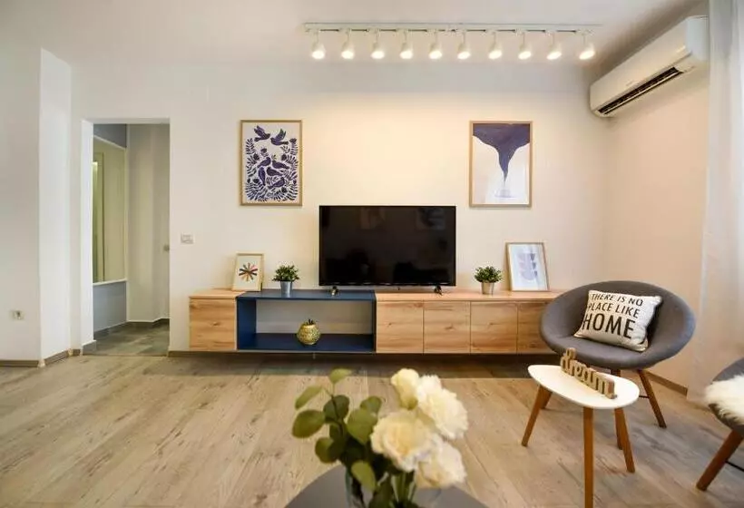 Thunderstorm Spacious 2br Apt At Piata Romana
