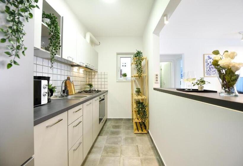 Thunderstorm   Spacious 2br Apt At Piata Romana