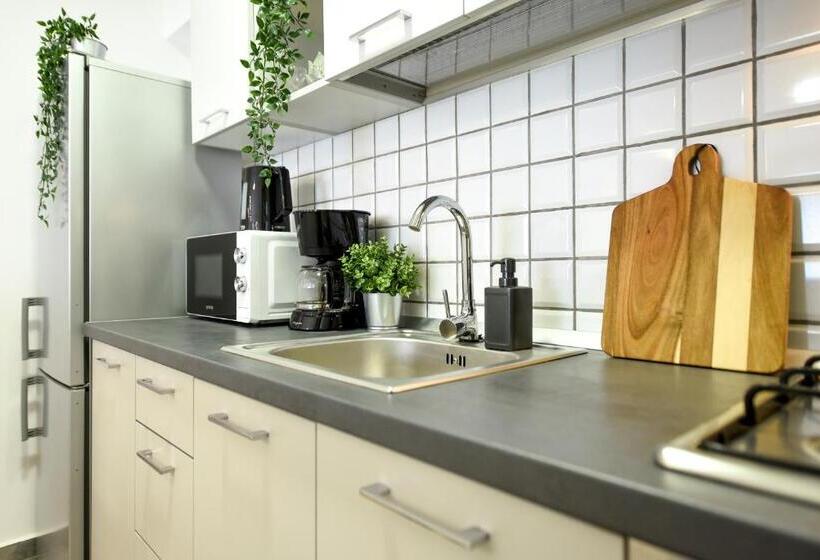 Thunderstorm   Spacious 2br Apt At Piata Romana