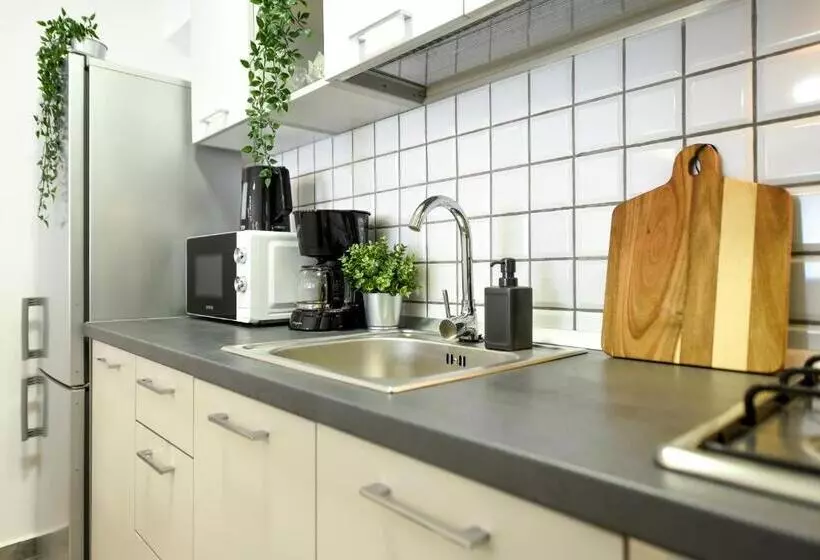 Thunderstorm Spacious 2br Apt At Piata Romana