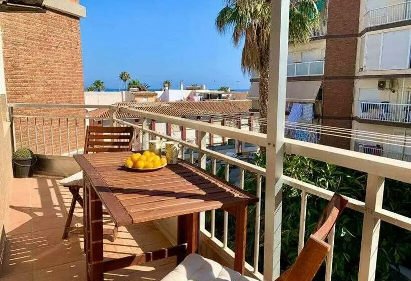 En La 2a Línea En Torre Del Mar