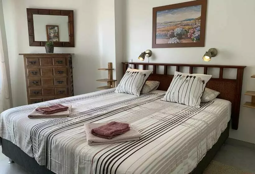 En La 2a Línea En Torre Del Mar