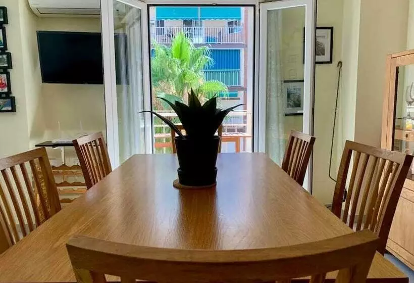 En La 2a Línea En Torre Del Mar