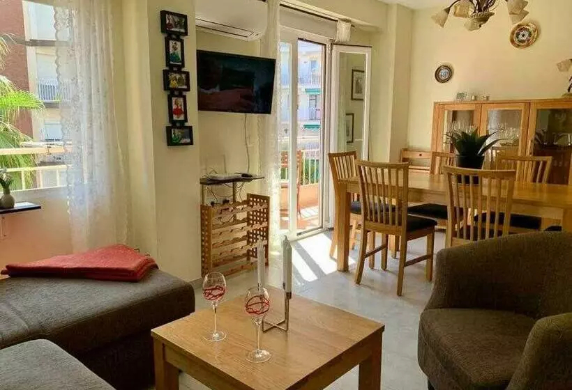 En La 2a Línea En Torre Del Mar