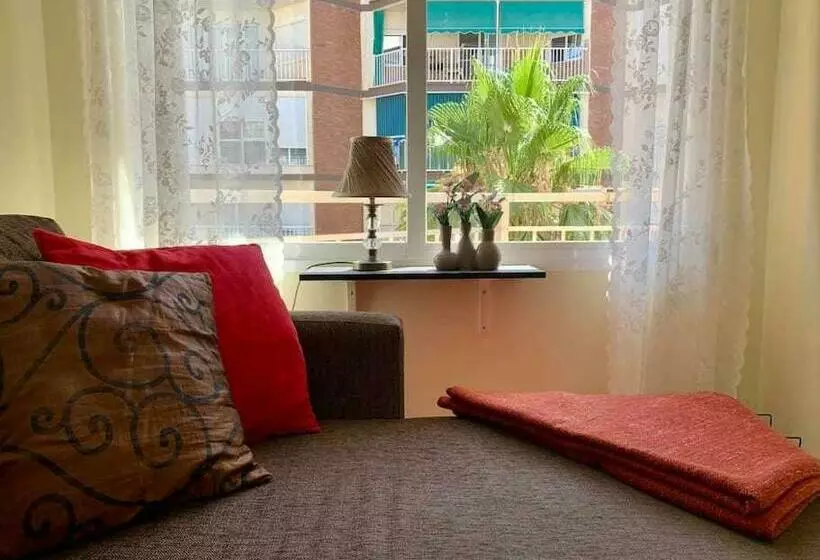 En La 2a Línea En Torre Del Mar