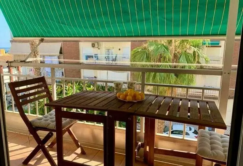 En La 2a Línea En Torre Del Mar