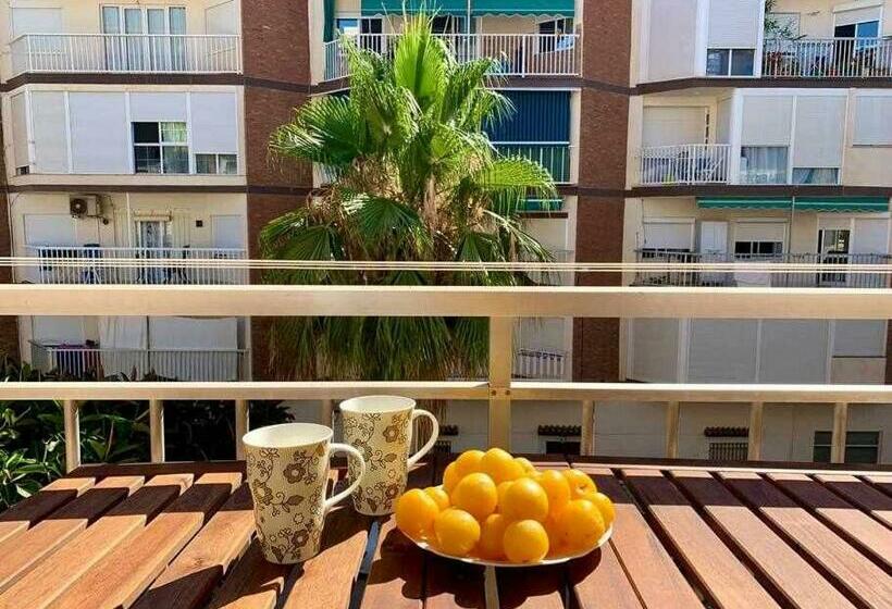 En La 2a Línea En Torre Del Mar