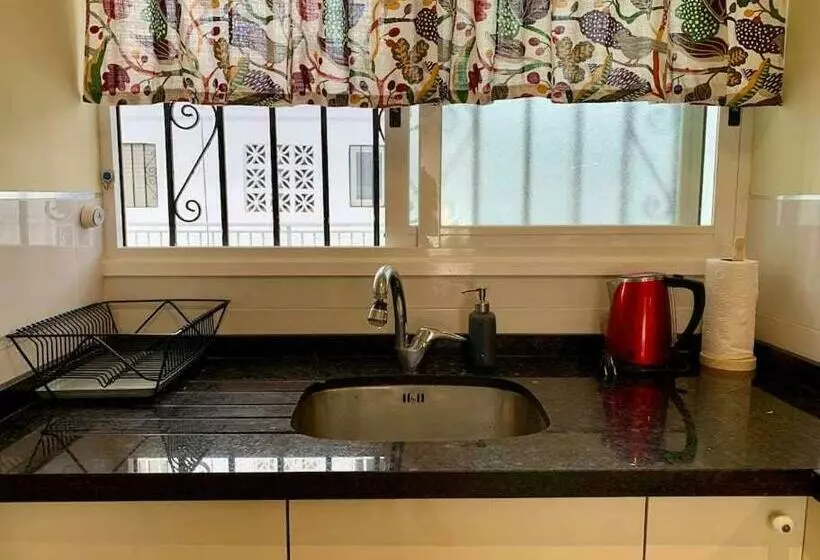 En La 2a Línea En Torre Del Mar