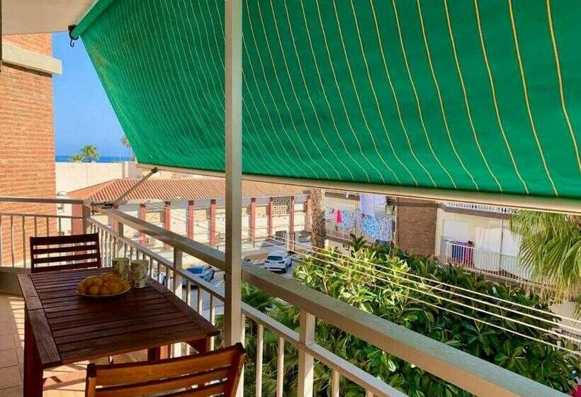 En La 2a Línea En Torre Del Mar