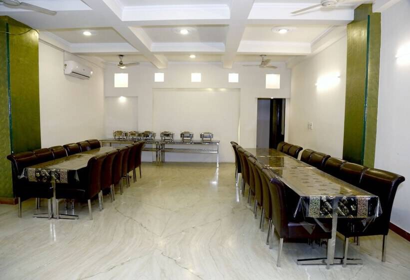 בית מלון כפרי City Centre Inn New Delhi