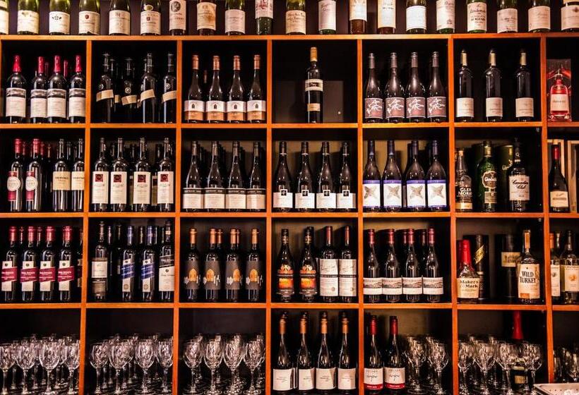 فندق Century Inn