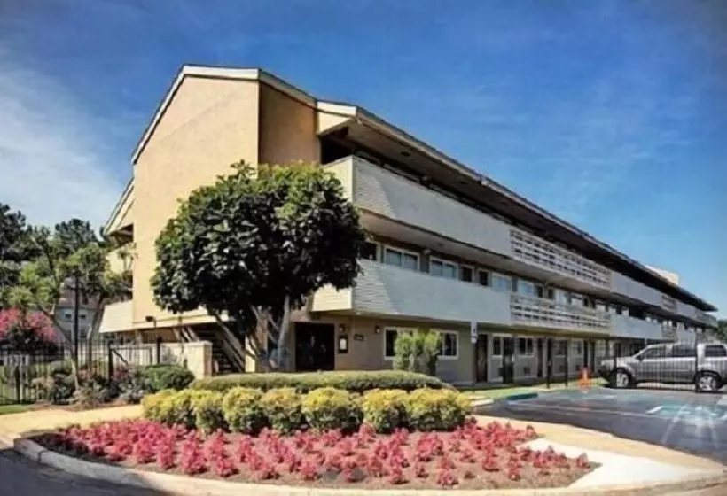 هتل Fair View Inn & Suites