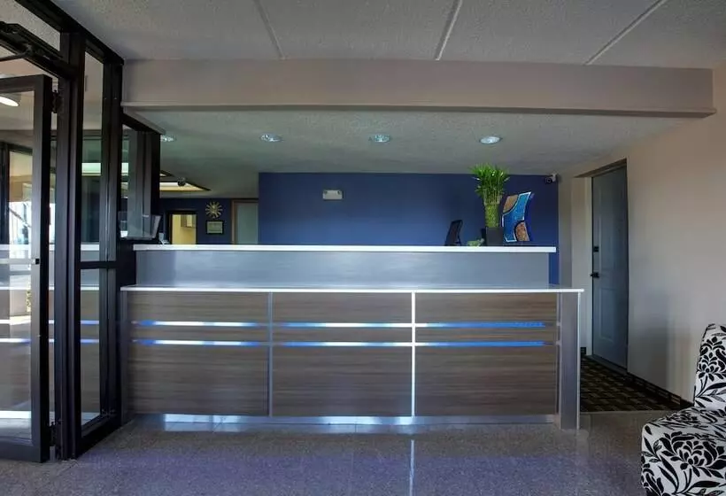 هتل Fair View Inn & Suites