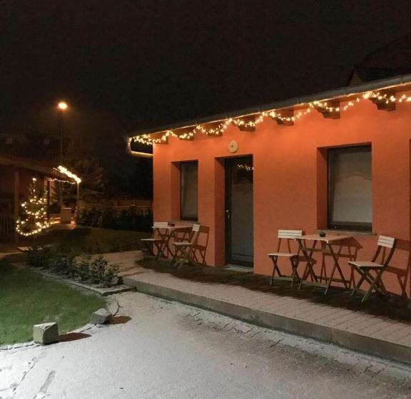 בית מלון כפרי Lukas Restaurant  Lounge Bar