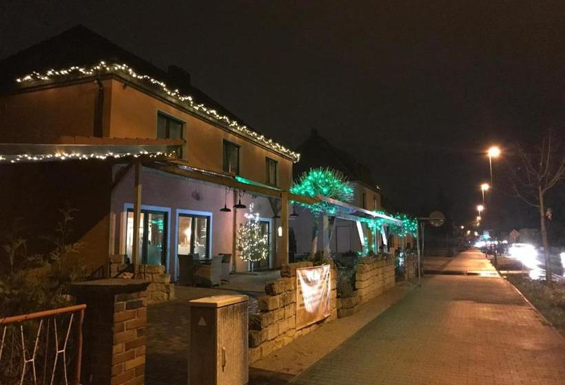 בית מלון כפרי Lukas Restaurant  Lounge Bar