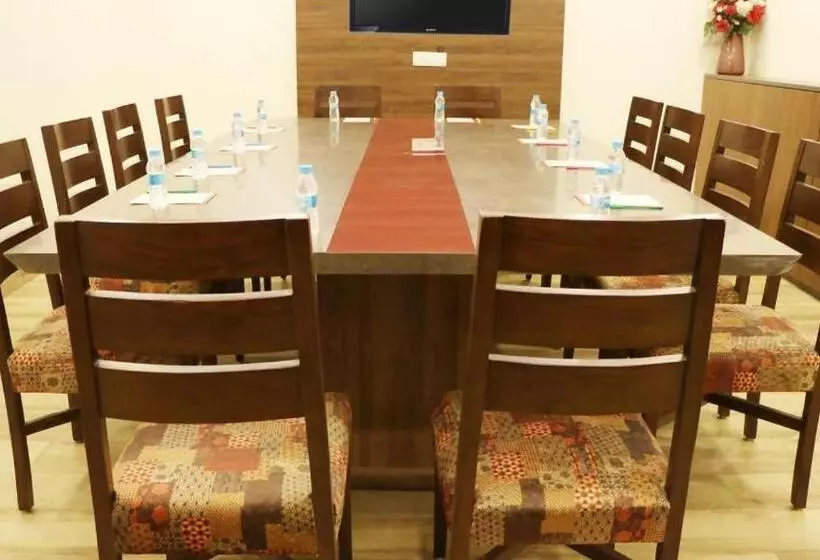 هتل Pals Inn