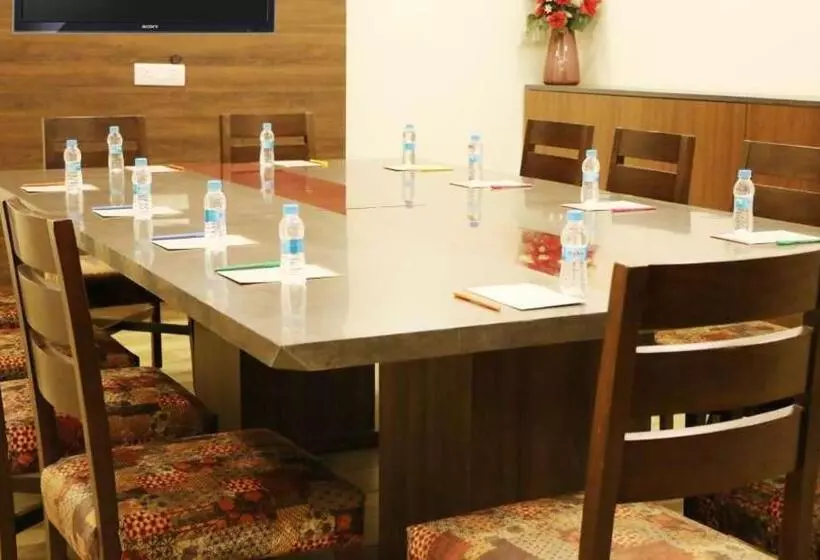 هتل Pals Inn