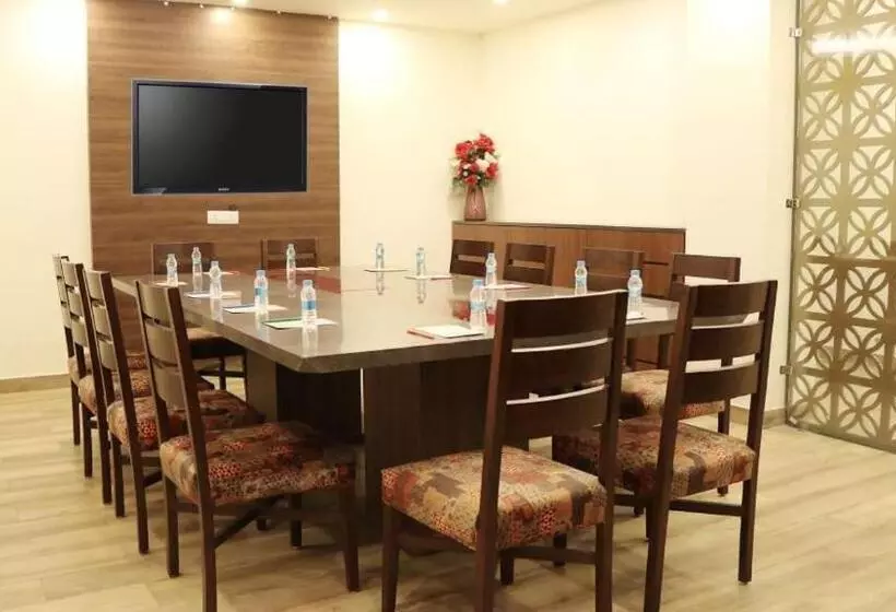 هتل Pals Inn