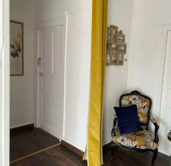 Aamiaismajoitus (B&B) Les Hirondelles De La Villa Des Roses