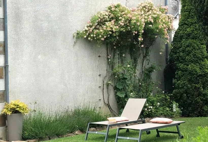 Aamiaismajoitus (B&B) Les Hirondelles De La Villa Des Roses