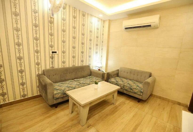 호텔 Lavit Couple Friendly Near Faridabad Metro Station