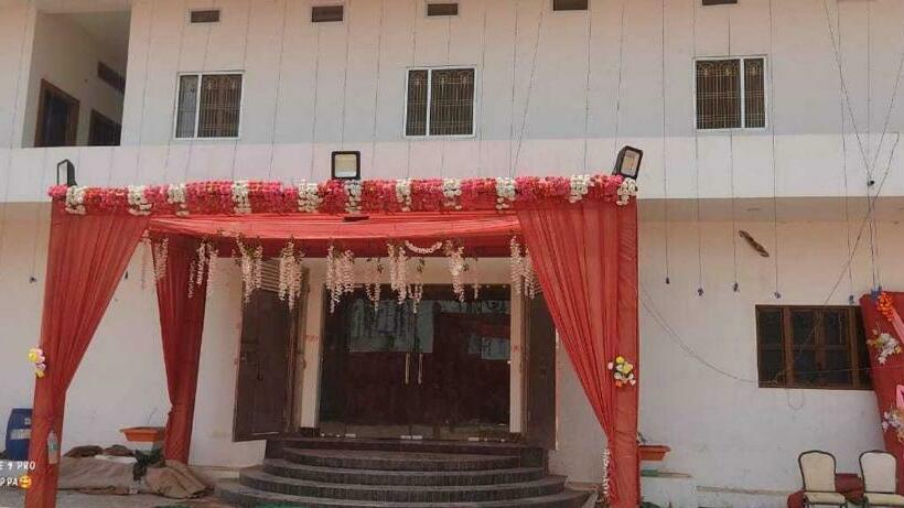 בית מלון כפרי Oyo 89178  Raj Benquet