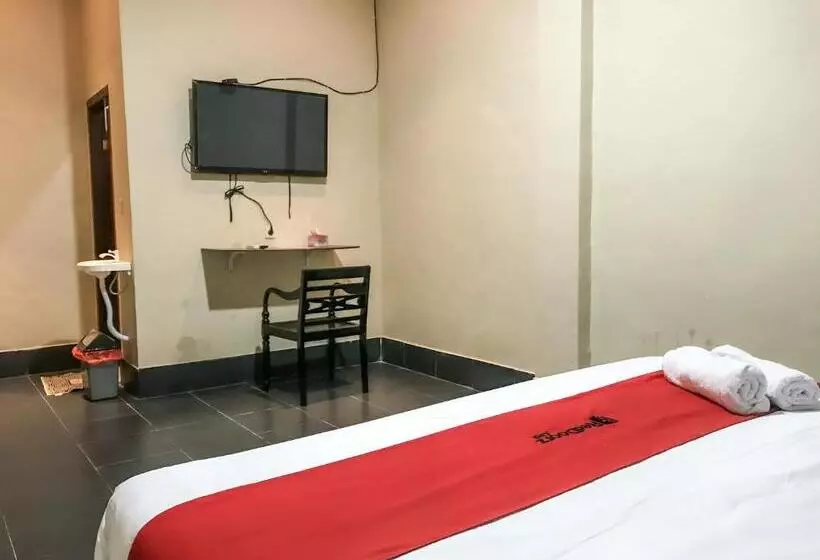ホテル Reddoorz @ Jalan Gelanggang Remaja Waena Jayapura
