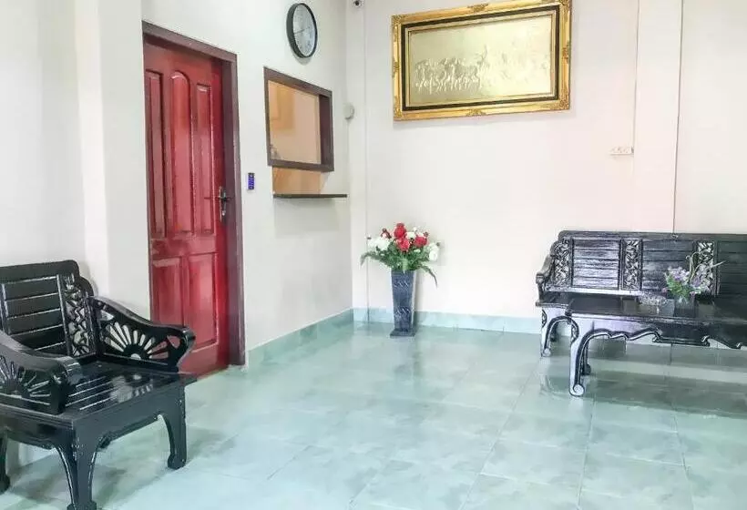 ホテル Reddoorz @ Jalan Gelanggang Remaja Waena Jayapura