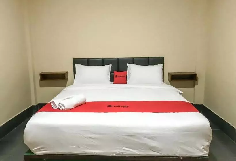 ホテル Reddoorz @ Jalan Gelanggang Remaja Waena Jayapura