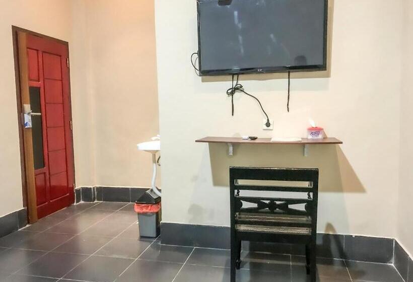 Отель Reddoorz @ Jalan Gelanggang Remaja Waena Jayapura