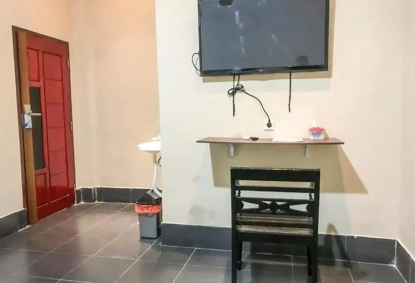 ホテル Reddoorz @ Jalan Gelanggang Remaja Waena Jayapura