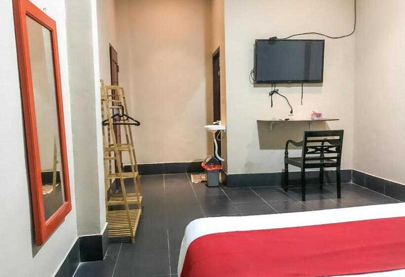 Отель Reddoorz @ Jalan Gelanggang Remaja Waena Jayapura