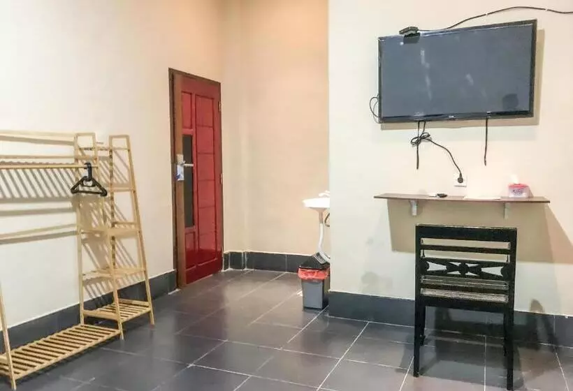 ホテル Reddoorz @ Jalan Gelanggang Remaja Waena Jayapura