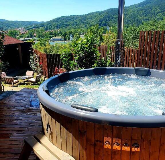 پانسیون Casa Ostrov