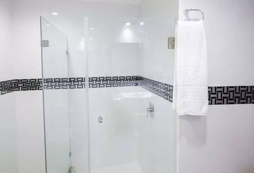 Basha Hotel & Restaurant