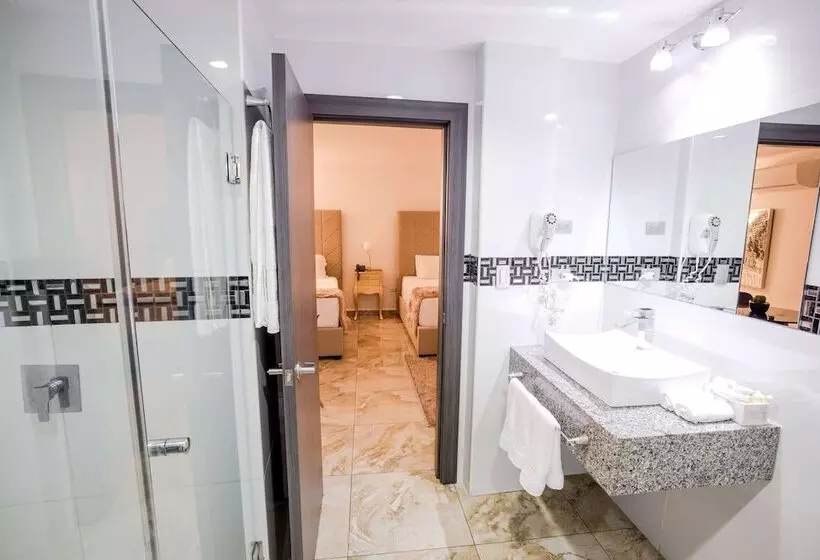 Basha Hotel & Restaurant